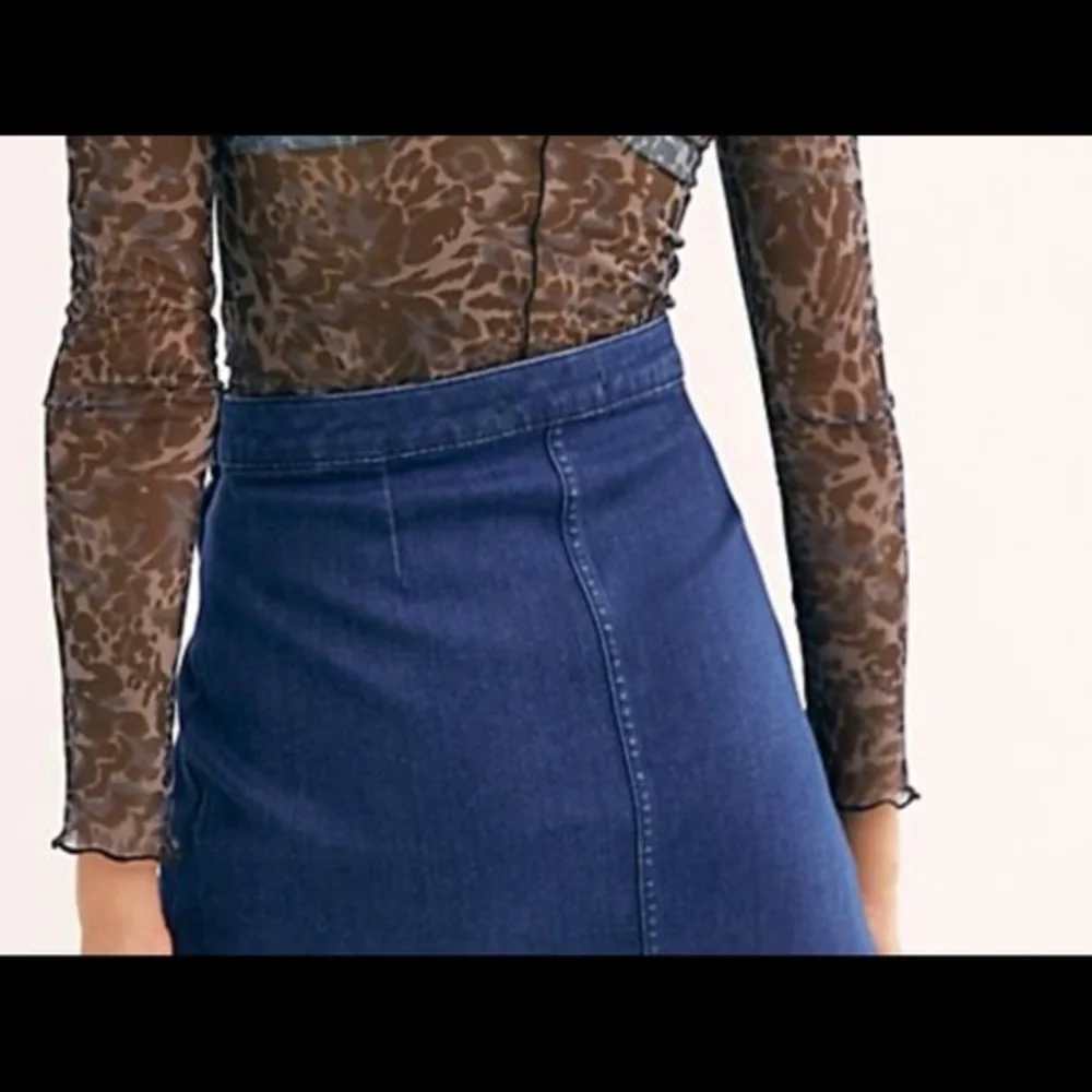 Free People Mini Denim Skirt Size 6 - Picture 3 of 3